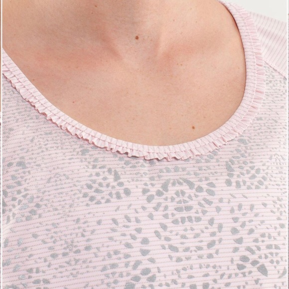 💞LULULEMON-Vintage EUC Run:Wild Short Sl. Tech(12) - Picture 3 of 14